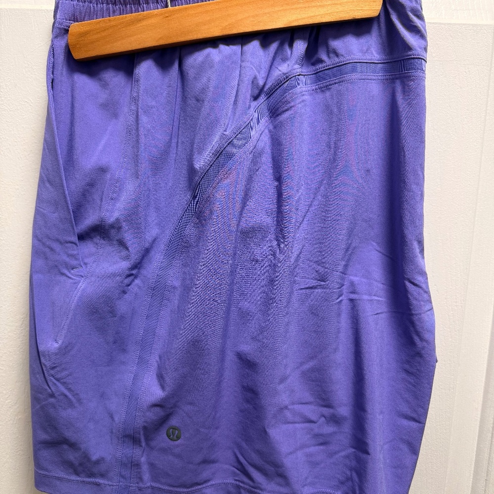 Like New- Lululemon Pace Breaker 7” Shorts - Linerless
